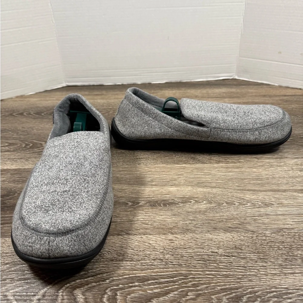 Isotoner Slippers Men's 13/14‎ Gray Slip On Loafers Moccasin Loungewear Dadcore